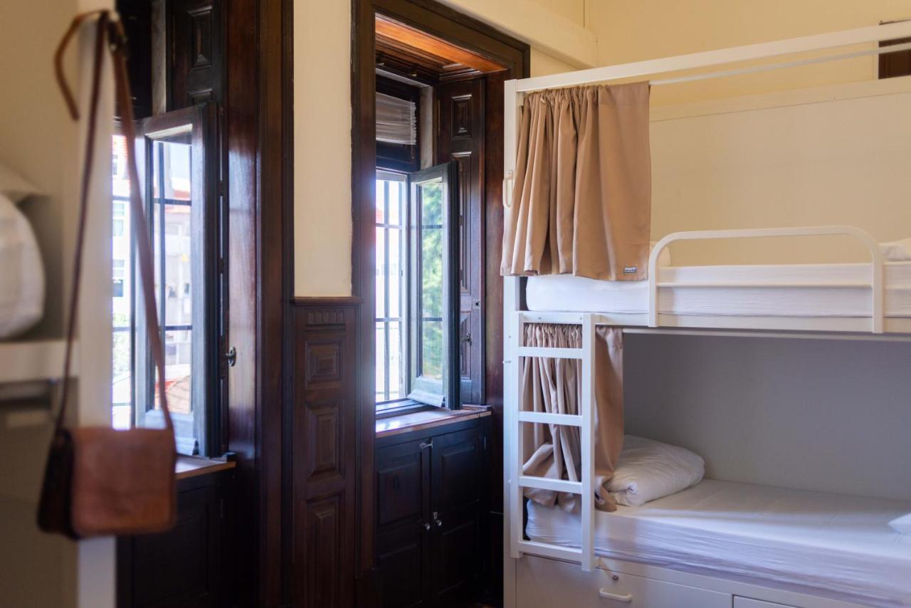 Habitación compartida mixta de 10 camas