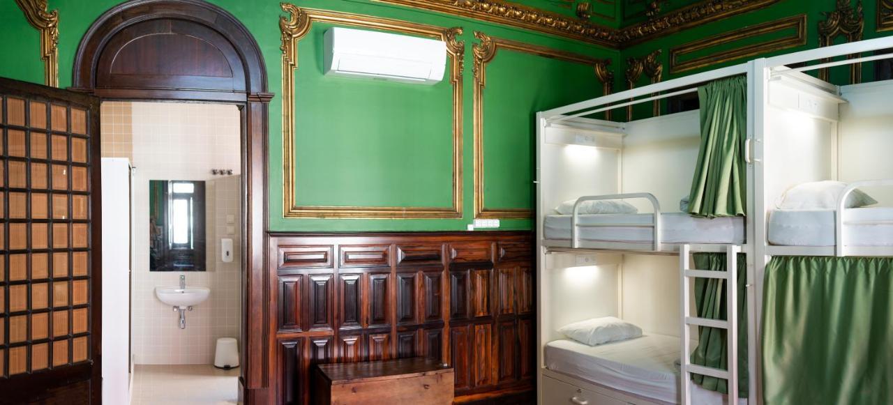 Bed 8-Bed Female Dormitory Room Ensuite